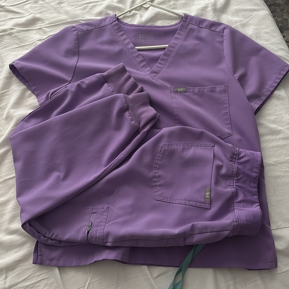 FIGS Scrub Set